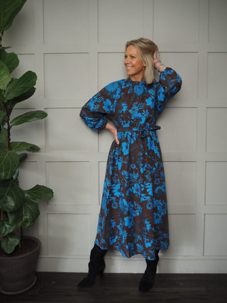 Nyx Long Sleeved Midi Dress with Front High Neck &amp; Back Cut Out Detail - Blue/Chocolate