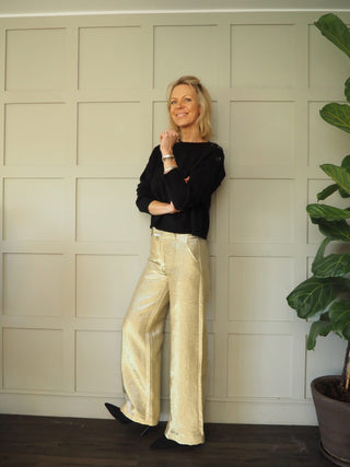 Suri Round Neck, Cashmere Mix Jumper - Black and Ivory