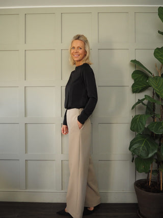 Freda Long Sleeve Boat Neck Silky Feel Top by Emme - Black