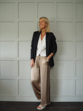 Sian Single-Breasted, Lined Blazer with Faux Pockets and No Fastenings - Black