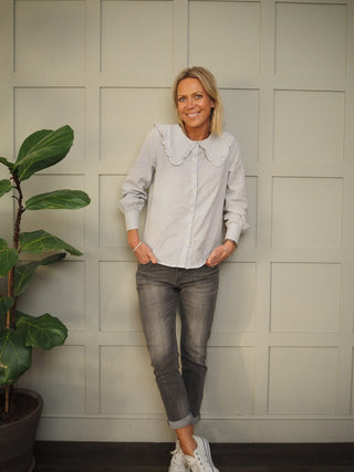 Rui Mid Rise Jeans with Button Fly and Stretch - Grey