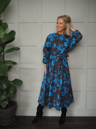 Nyx Long Sleeved Midi Dress with Front High Neck &amp; Back Cut Out Detail - Blue/Chocolate