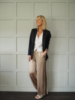 Sian Single-Breasted, Lined Blazer with Faux Pockets and No Fastenings - Black