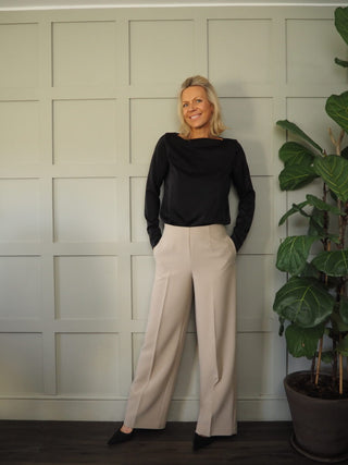 Freda Long Sleeve Boat Neck Silky Feel Top by Emme - Black