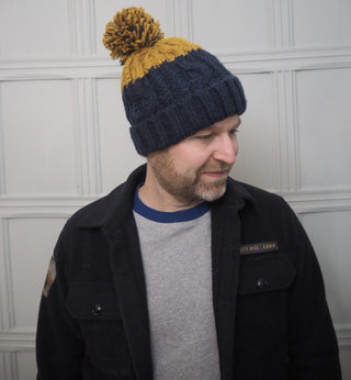Men’s 'Apres' Oxford Bobble Hat - Navy/Mustard