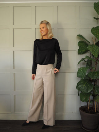 Freda Long Sleeve Boat Neck Silky Feel Top by Emme - Black