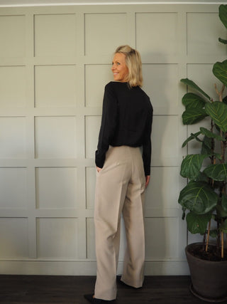 Freda Long Sleeve Boat Neck Silky Feel Top by Emme - Black