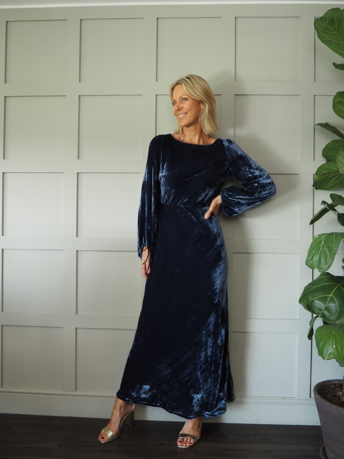 Tresor Velvet Maxi Dress with Round Neck & Balloon Sleeves by Ottod'Ame - Midnight Blue Tresor Velvet Maxi Dress with Round Neck & Balloon Sleeves by Ottod'Ame - Midnight Blue