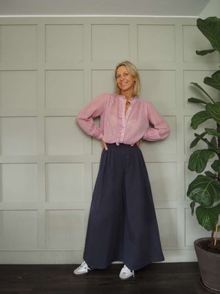 Kester Wide Leg Cotton Trousers with Pleated Detail &amp; Side Pockets - Navy Blue