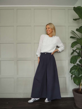 Kester Wide Leg Cotton Trousers with Pleated Detail &amp; Side Pockets - Navy Blue