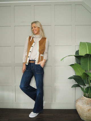 Freddie Reversible Faux Shearling Gilet - Camel/Oatmeal