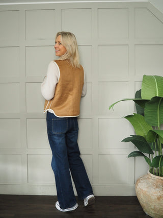 Freddie Reversible Faux Shearling Gilet - Camel/Oatmeal