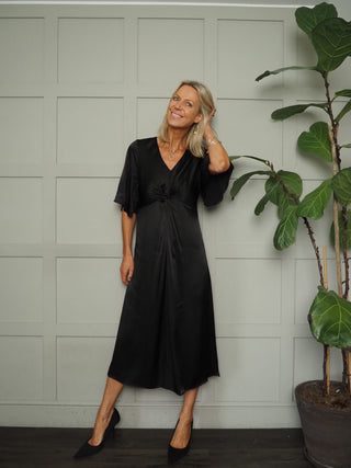 Milu Midi Satin Dress with Flattering Knot Detail &amp; Angel Sleeves by Soaked - Black