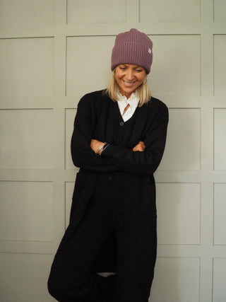 Melina Beanie Hat with Ribbing by Moss Copenhagen - Black and Plum