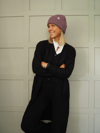 Melina Beanie Hat with Ribbing by Moss Copenhagen - Black and Plum