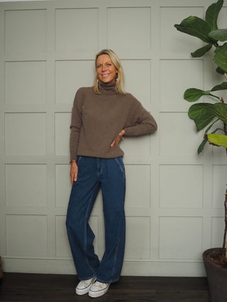 Jilette Twisted Seam, Wide Leg Jeans by Moss Copenhagen - Mid Blue Wash