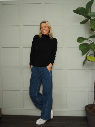 Jilette Twisted Seam, Wide Leg Jeans by Moss Copenhagen - Mid Blue Wash