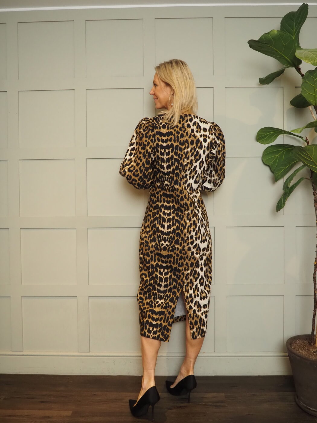 midi animal print dress Xala Round Neck Short Sleeved Midi Dress with Puff Sleeves