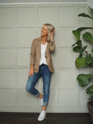 Juliet Single-Breasted Blazer with Single Button and Pockets - Black, Ecru