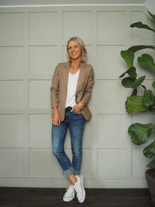 Juliet Single-Breasted Blazer with Single Button and Pockets - Black, Ecru