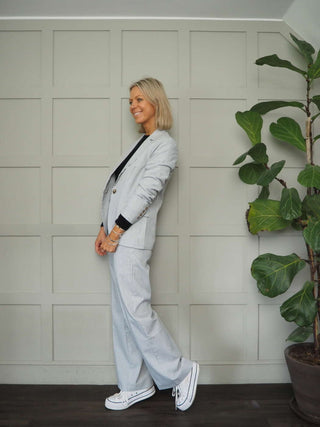 Lou Lou Single-Breasted, Lined Pin Striped Blazer with a Button and Faux Pockets - Black and Blue