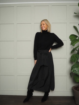 Bow Taffeta Style Skirt - Black