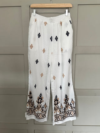 Comporta Trousers with Embroidery Detail - Off White/Navy Blue/Stone