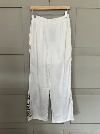 Comporta Trousers with Embroidery Detail - Off White/Navy Blue/Stone