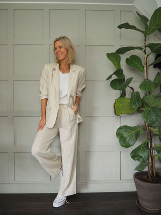 Charlie Single-Breasted, Relaxed Fit, Linen Mix Pin Striped Blazer - Stone