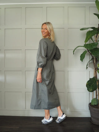 Basil Midi, 3/4 Length Sleeve Cotton Dress with Front Button Fastenings &amp; Pockets by Moss Copenhagen - Khaki
