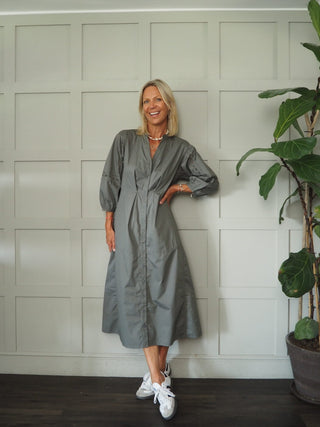 Basil Midi, 3/4 Length Sleeve Cotton Dress with Front Button Fastenings &amp; Pockets by Moss Copenhagen - Khaki