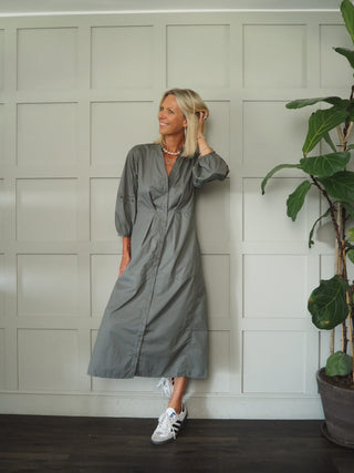 Basil Midi, 3/4 Length Sleeve Cotton Dress with Front Button Fastenings &amp; Pockets by Moss Copenhagen - Khaki