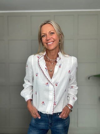 Dale Cheesecloth Blouse with Embroidered Flowers and Scalloping - White