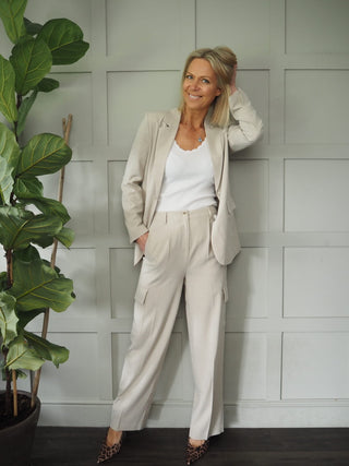 Amber Single-Breasted, Lined, Oversized Blazer with Button Fastening - Stone