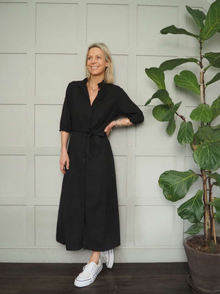 Lucky Maxi Denim Dress with Pie Crust Collar &amp; Front Button Fastening - Black, Ecru