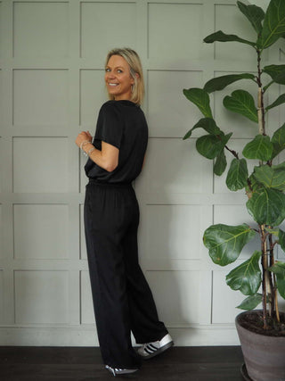 Arzel V-Neck Silk Mix T-Shirt - Black, Dusty Rose and Sky Blue