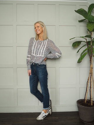 Frazer Jeans Straight Leg, Mid Rise with Stretch - Dark Indigo, Light Denim