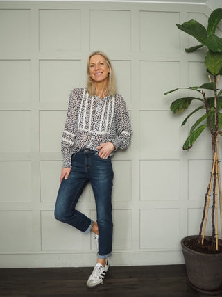 Frazer Jeans Straight Leg, Mid Rise with Stretch - Dark Indigo, Light Denim