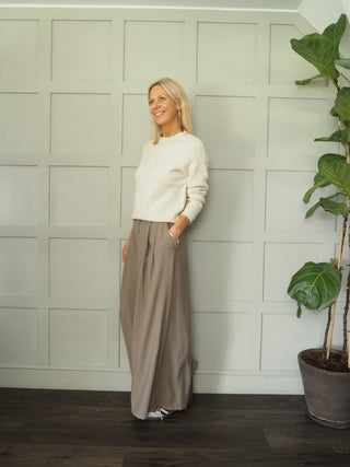 Newman Round Neck, Long Sleeve Jumper with Ribbing Detail - Oatmeal