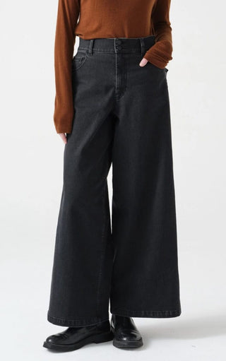 Bay Jeans - Super High Rise, Super Wide Leg with Buttons Down Sides by Seventy Mochi - Washed Black