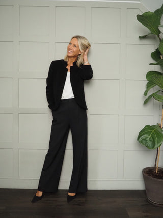 Helen Single-Breasted, Soft Feel Blazer with No Fastening - Black and Khaki