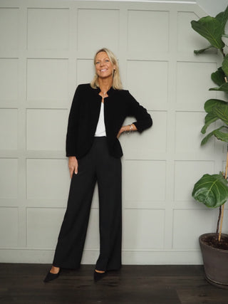 Helen Single-Breasted, Soft Feel Blazer with No Fastening - Black and Khaki